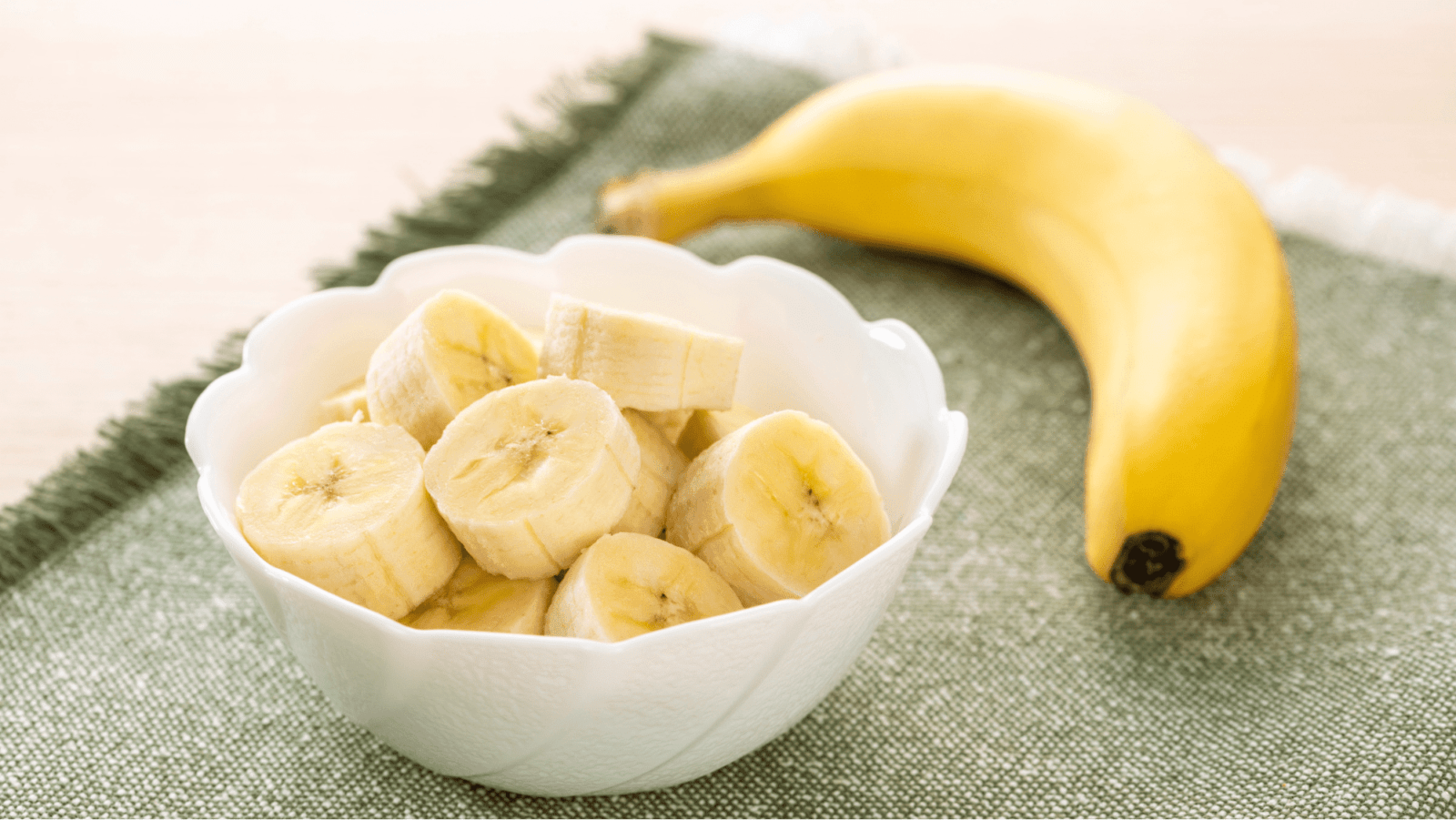 Bowl of sliced bananas 
